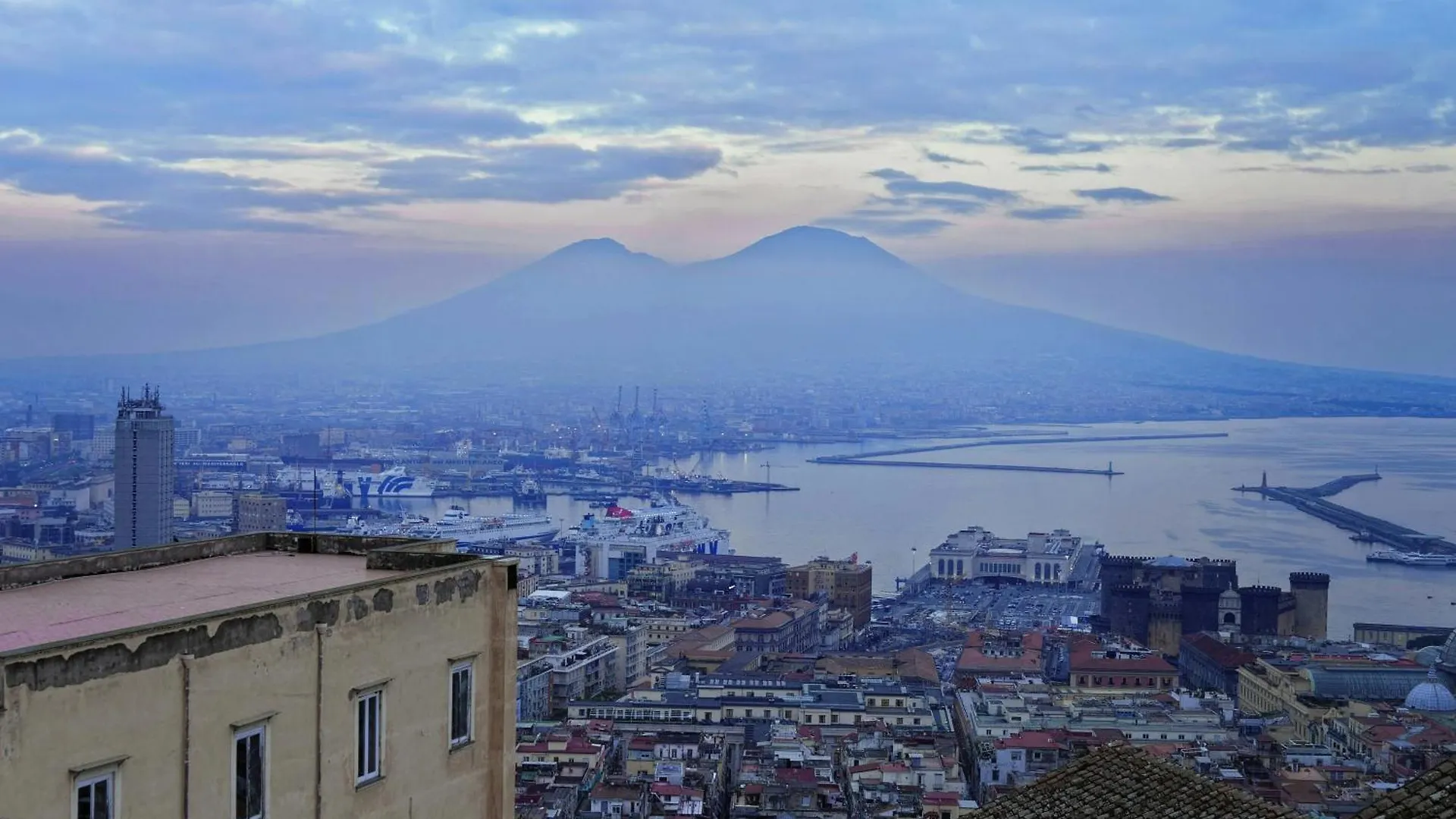 Holiday home Home Smart Rent Appartamento Nel Cuore Di Napoli 1 Camera Da Letto Italy