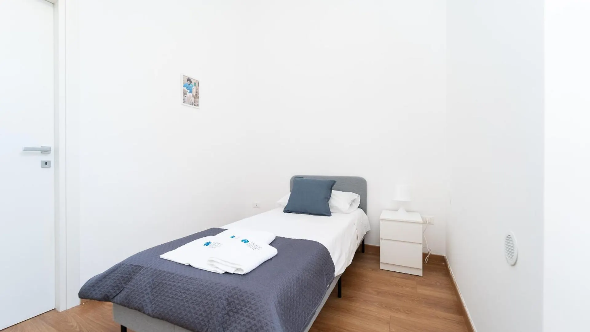 Home Smart Rent Appartamento Nel Cuore Di Napoli 1 Camera Da Letto 0*, Naples Italy